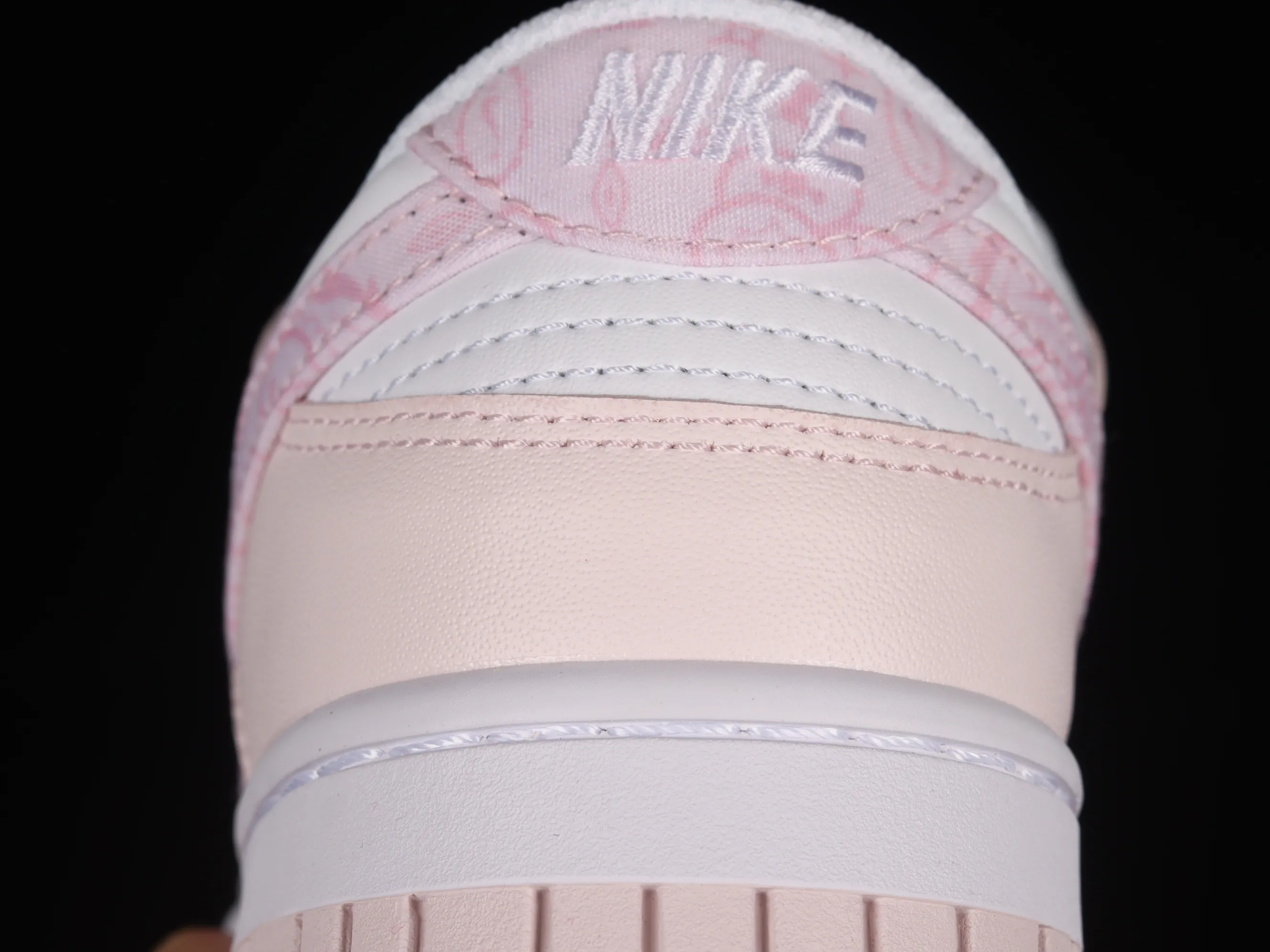 All Categories Nk SB Dunk Series Nk SB Dunk Low Low-top sneakers Cost-effective version Nk Dunk Low "Pink Paisley" Sakura pink SB low-top sports and leisure sneakers FD1449-100